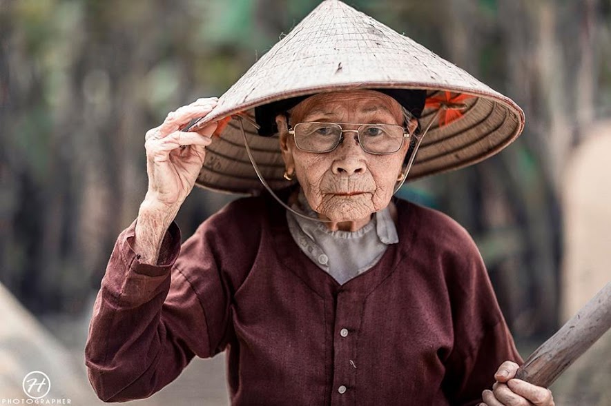 Người trẻ bôn ba, người già cô đơn Luavang (180)